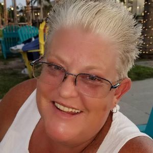 Meet your Posher, Dee